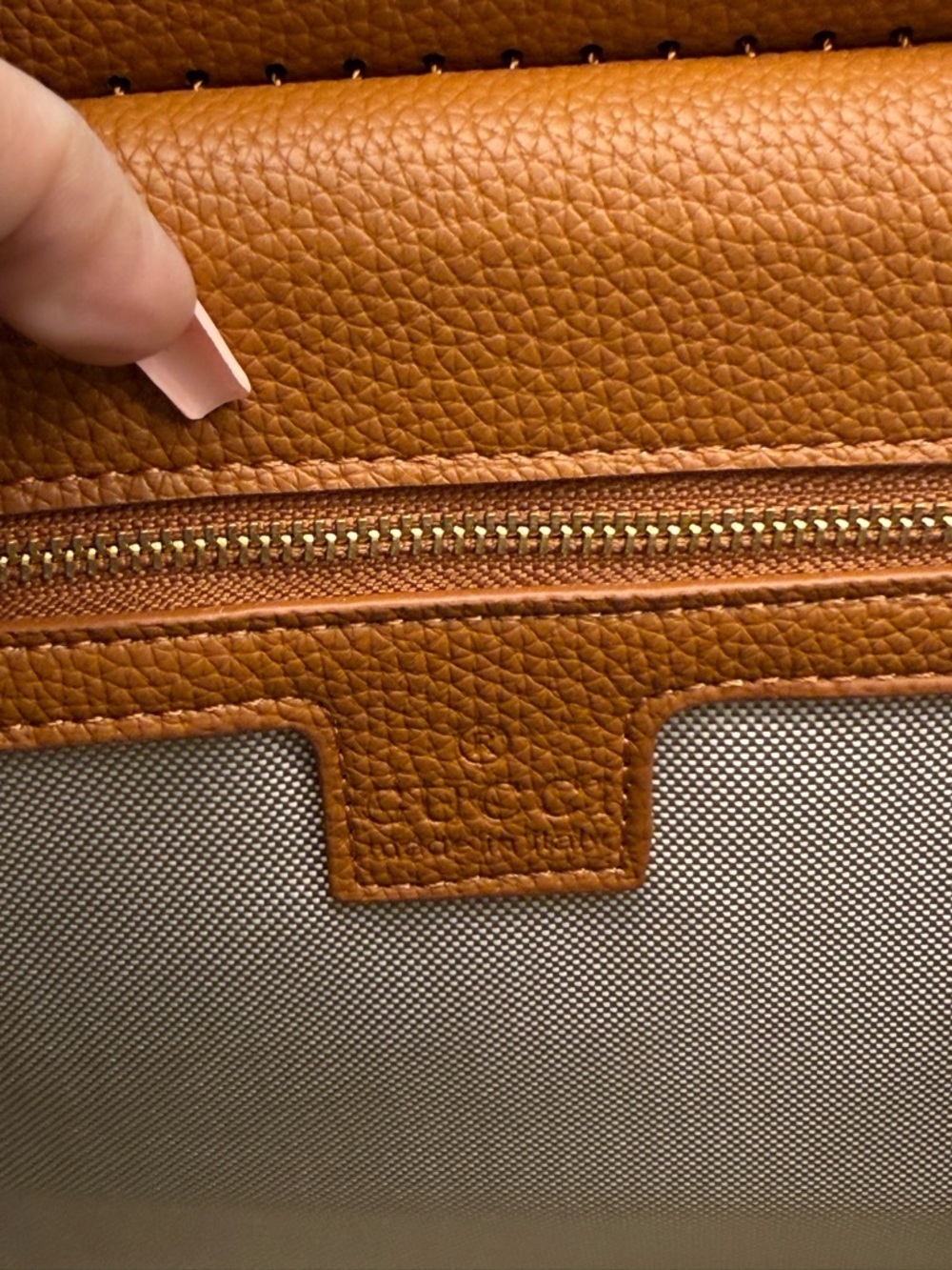 Gucci Handbag - Picture 6 of 7